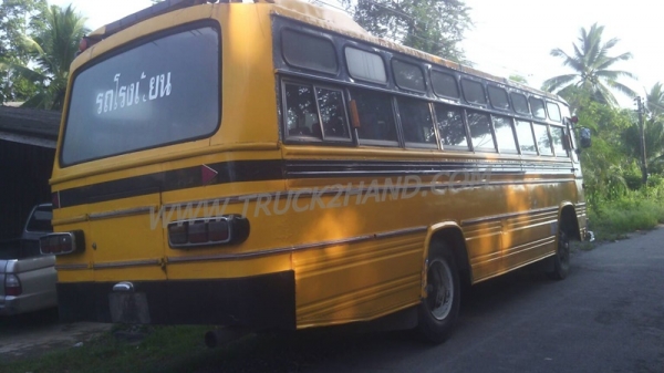 รถบัส ยี่ห้อ BENZ 34 ที่นั่ง ปีจดทะเบียน 2547  145 แรงม้า เครื่อง 6BB1