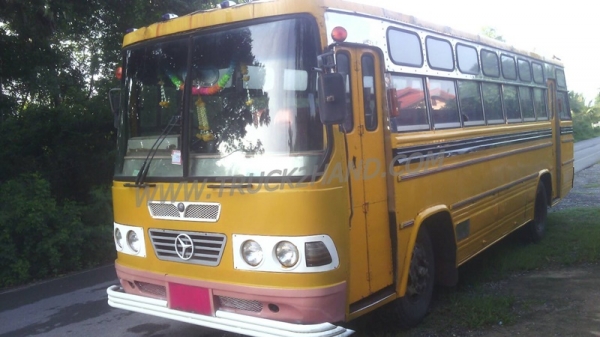 รถบัส ยี่ห้อ BENZ 34 ที่นั่ง ปีจดทะเบียน 2547  145 แรงม้า เครื่อง 6BB1