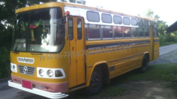 รถบัส ยี่ห้อ BENZ 34 ที่นั่ง ปีจดทะเบียน 2547  145 แรงม้า เครื่อง 6BB1