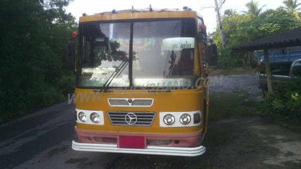 รถบัส ยี่ห้อ BENZ 34 ที่นั่ง ปีจดทะเบียน 2547  145 แรงม้า เครื่อง 6BB1