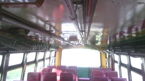 รถบัส ยี่ห้อ BENZ 34 ที่นั่ง ปีจดทะเบียน 2547  145 แรงม้า เครื่อง 6BB1