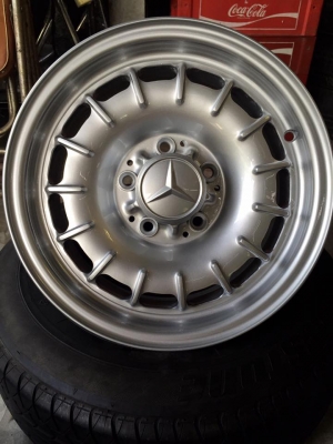 ล้อBenz เดิมสวยๆ ติดมากับรถทำสีให้ใหม่ใส่สวยๆเลยครับ
