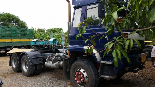 ขายหัวลากสิบล้อสองเพลา Nissan 431 250 turbo