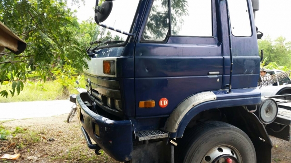 ขายหัวลากสิบล้อสองเพลา Nissan 431 250 turbo