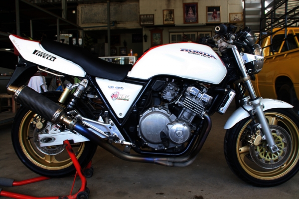 ขาย Cb 400 ปี93 สรรพสามิตแท้ ท่อไทเทเนียมทั้งเส้น ปลายท่อสูตร 48000