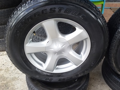 ขายล้อISUZU V Cross 17พร้อมยาง255/65/17ปี0613 4 ล้อ