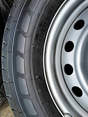 ขายล้อกะทะ(ป้ายแดง)15 6รูยาง215/70/15 ปี 2015  4 ล้อ