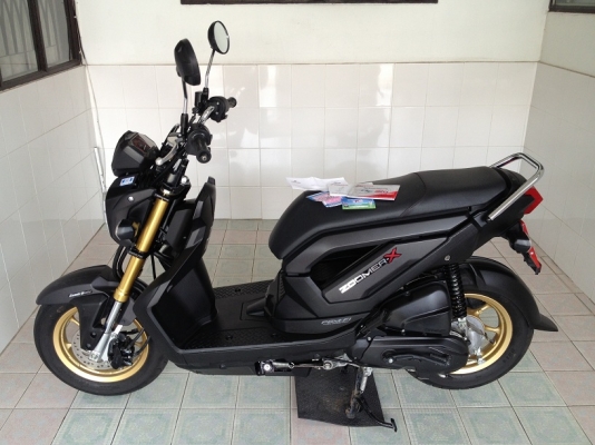 Zoomer-x ตัวTOP โฉมใหม่ล่าสุด สีดำด้าน วิ่ง7000 รถ8เดือน (ของแถม 4 รายการ)