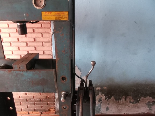 แท่นอัดไฮโดลิค 30ตันสภาพเหมือนใหม่ใช้งานได้ปกติ แท่นอัดไฮโดลิค 30ตันสภาพเหมือนใหม่ใช้งานได้ปกติ