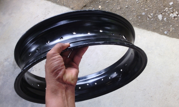 ขอบมอเตอร์ไซ 17 "  กว้าง 4"