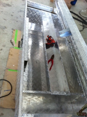 ขายกล่องอลูมิเนียมติดท้ายกระบะ ขายกล่องอลูมิเนียมติดท้ายกระบะ