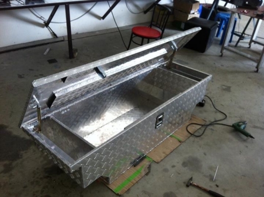 ขายกล่องอลูมิเนียมติดท้ายกระบะ ขายกล่องอลูมิเนียมติดท้ายกระบะ