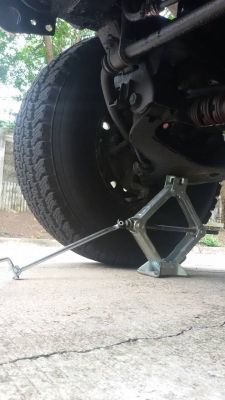 ชุดแม่แรงสะพาน (1 ตัน) และเครื่องมือประจำรถ TOYOTA