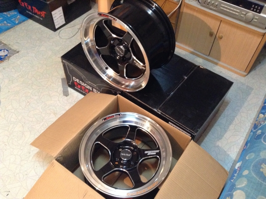 แม็กWeldใหม่มือ1ขอบ 15 นิ้ว 4 รู 100 กว้าง 8 นิ้วออฟ20 แม็กWeldใหม่มือ1ขอบ 15 นิ้ว 4 รู 100 กว้าง 8 นิ้วออฟ20