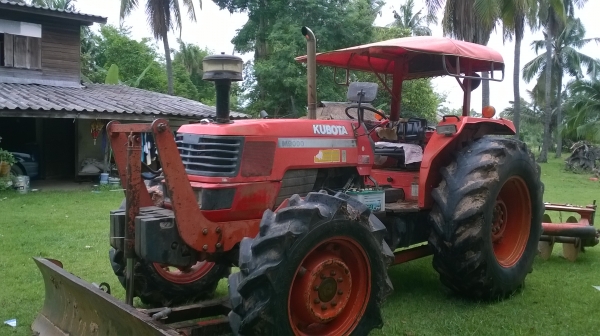 ขายรถไถคูโบต้า90แรงม้าM9000พร้อมอุปกรณ์เจ้าของขายเอง0917832984