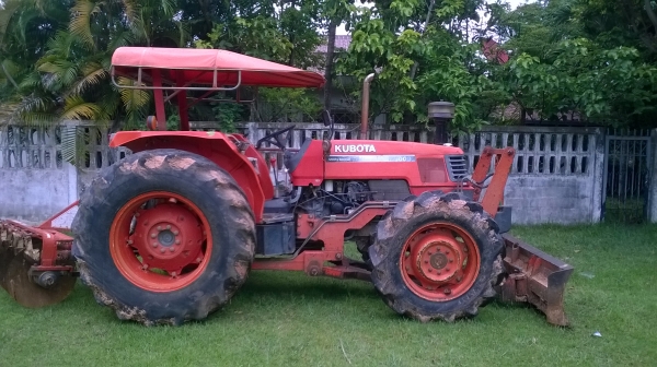 ขายรถไถคูโบต้าM9000 90แร้งม้าพร้อมอุปกรณ์เจ้าของขายเอง0917832984