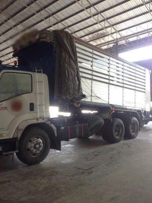 ขายรถพ่วง 18 ล้อ แม่-ลูก กระบะเนียมคอกเกษตรดั้ม อู่.ซุ่นชัย ISUZU 300 แรง เดิมๆสวยๆมี 4 พ่วง ราคา2350000 สนใจโทรจองด่วน