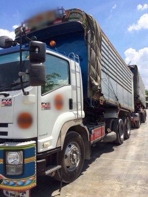 ขายรถพ่วง 18 ล้อ แม่-ลูก กระบะเนียมคอกเกษตรดั้ม อู่.ซุ่นชัย ISUZU 300 แรง เดิมๆสวยๆมี 4 พ่วง ราคา2350000 สนใจโทรจองด่วน