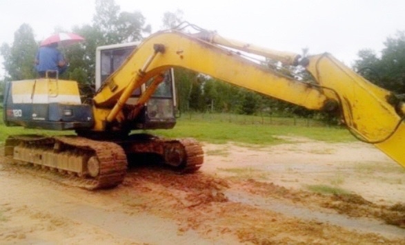 KOMATSU PC 120-5 คอนโทรลยาว รถบอดี้สวยเดิมพร้อมใช้งานได้เลย เครื่องยนต์แน่นแรงดีไม่มีเยิ้ม ปั๊มเดิมๆทำงานเร็วไม่โหลด ภายในห้องเก๋งสะอาดสวยอุปกรณ์ครบพร้อม ไฟฟ้าตัด ภายนอกบูมอาร์มสวยไม่มีปะไม่มีดาม ช่วงล่างเอวแน่นดี โรลเลอร์โซ่ใบแทรกสภาพดีประมาณ 60\% เฟลมสวย