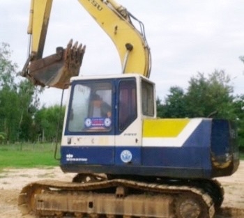 KOMATSU PC 120-5 คอนโทรลยาว รถบอดี้สวยเดิมพร้อมใช้งานได้เลย เครื่องยนต์แน่นแรงดีไม่มีเยิ้ม ปั๊มเดิมๆทำงานเร็วไม่โหลด ภายในห้องเก๋งสะอาดสวยอุปกรณ์ครบพร้อม ไฟฟ้าตัด ภายนอกบูมอาร์มสวยไม่มีปะไม่มีดาม ช่วงล่างเอวแน่นดี โรลเลอร์โซ่ใบแทรกสภาพดีประมาณ 60\% เฟลมสวย
