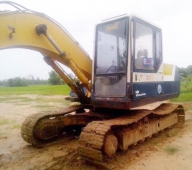 KOMATSU PC 120-5 คอนโทรลยาว รถบอดี้สวยเดิมพร้อมใช้งานได้เลย เครื่องยนต์แน่นแรงดีไม่มีเยิ้ม ปั๊มเดิมๆทำงานเร็วไม่โหลด ภายในห้องเก๋งสะอาดสวยอุปกรณ์ครบพร้อม ไฟฟ้าตัด ภายนอกบูมอาร์มสวยไม่มีปะไม่มีดาม ช่วงล่างเอวแน่นดี โรลเลอร์โซ่ใบแทรกสภาพดีประมาณ 60\% เฟลมสวย