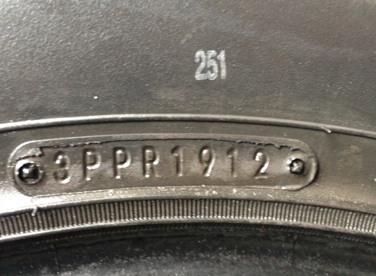 ยาง Dunlop 245 70 16 ปี12 ดอกเยอะ ราคาไม่แพง