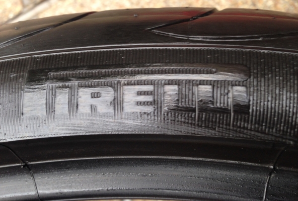 ยาง PIRELLI หน้า 245 30 20 หลัง 305 25 20 ปี12 ดอกเยอะ ไม่มีปะ ยาง PIRELLI หน้า 245 30 20 หลัง 305 25 20 ปี12 ดอกเยอะ ไม่มีปะ