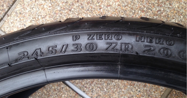 ยาง PIRELLI หน้า 245 30 20 หลัง 305 25 20 ปี12 ดอกเยอะ ไม่มีปะ ยาง PIRELLI หน้า 245 30 20 หลัง 305 25 20 ปี12 ดอกเยอะ ไม่มีปะ