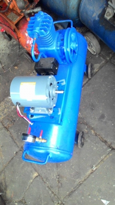 ขายปั๊มลม 1 เครื่อง tel.081-427-3941