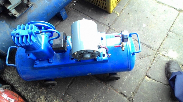 ขายปั๊มลม 1 เครื่อง tel.081-427-3941