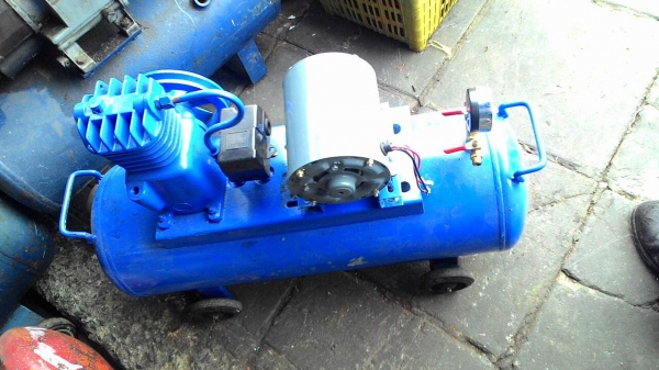 ขายปั๊มลม 1 เครื่อง tel.081-427-3941