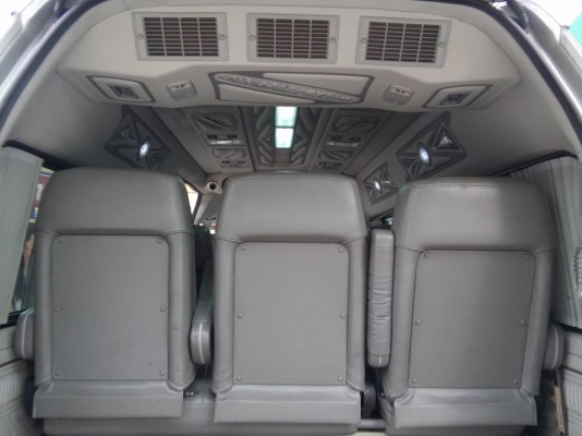 โทร 0922726669 คุณตันหยงดูแลค่ะ รถตู้ดีเซลล์ ปี 2010 เกียร์ธรรมดา แต่งวีไอพี แอร์ไมโครบัส