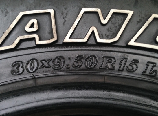 ยาง Dunlop 30 9.5 R15 ปี12 จำนวน 2เส้น สภาพดี ไม่มีปะ ยาง Dunlop 30 9.5 R15 ปี12 จำนวน 2เส้น สภาพดี ไม่มีปะ