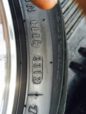 ขายล้อแม็กขอบ15กว้าง8ออฟ20. 4รู100พร้อมยางสวยๆดอกเต็มๆ