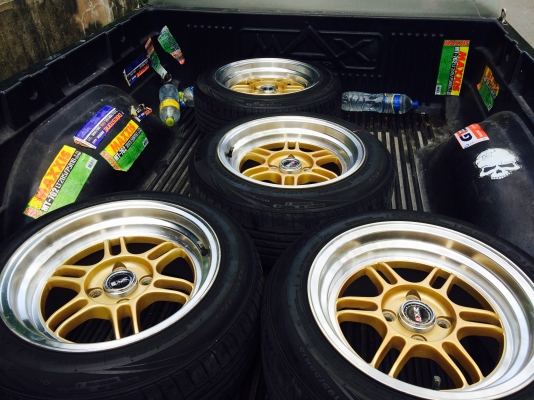 ขายล้อแม็กขอบ15กว้าง8ออฟ20. 4รู100พร้อมยางสวยๆดอกเต็มๆ