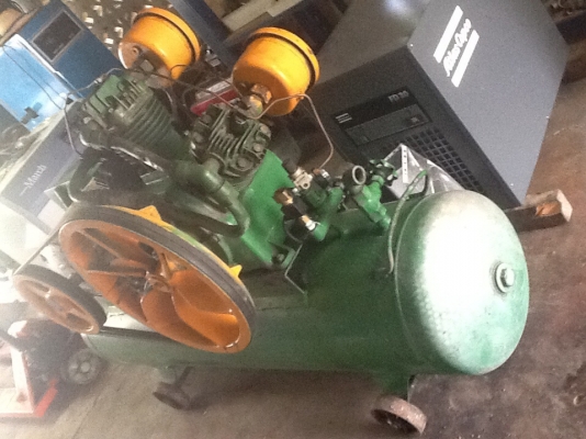 ปั๊มลมลูกสูบHITACHI 20แรงพร้อมใช้งาน