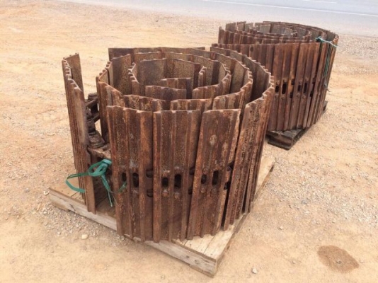 ขายแทรคเหล็ก ใช้กับ รถขุด PC200 นำเข้าจากญี่ปุ่น ติดต่อ 081-2990958/089-8368497 (เจ้าของขายเอง) ขายแทรคเหล็ก ใช้กับ รถขุด PC200 นำเข้าจากญี่ปุ่น ติดต่อ 081-2990958/089-8368497 (เจ้าของขายเอง)