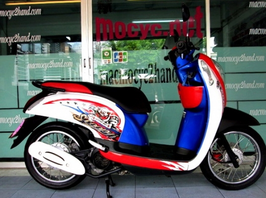 SCOOPY-I ลาย Active boy สีขาวแดง รถเดือน พฤษภาคม ปี2556 ไมล์ 7 พันโล แถม 3 รายการ 29900