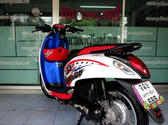 SCOOPY-I ลาย Active boy สีขาวแดง รถเดือน พฤษภาคม ปี2556 ไมล์ 7 พันโล แถม 3 รายการ 29900