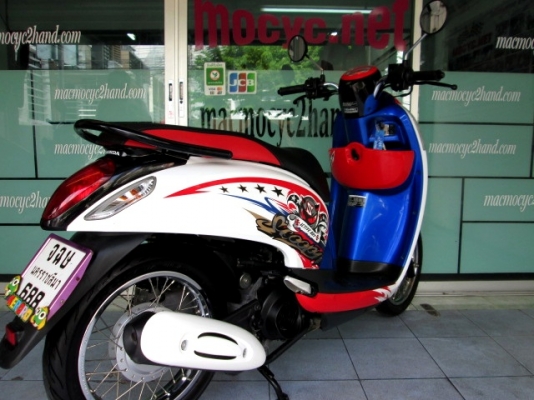 SCOOPY-I ลาย Active boy สีขาวแดง รถเดือน พฤษภาคม ปี2556 ไมล์ 7 พันโล แถม 3 รายการ 29900