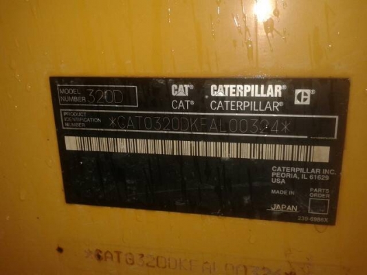 ขายรถแบคโฮ CAT 320D เอกสารเล่มทะเบียน 9200 ชม.ราคา 1800000