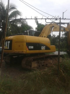 ขายรถแบคโฮ CAT 320D เอกสารเล่มทะเบียน 9200 ชม.ราคา 1800000