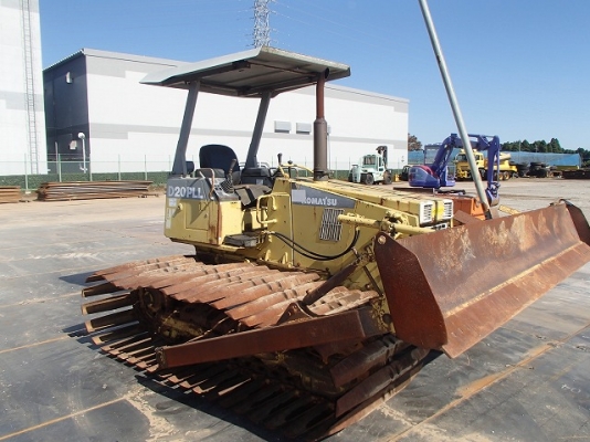 รถดัน Komatsu D20PLL-7 รุ่น 7 นำเข้าจากญี่ปุ่นแท้ๆ แทรคกว้าง 1.05เมตร สวยเดิมๆ แจ่มมาก ขายไม่แพงด้วย 086-303-9797