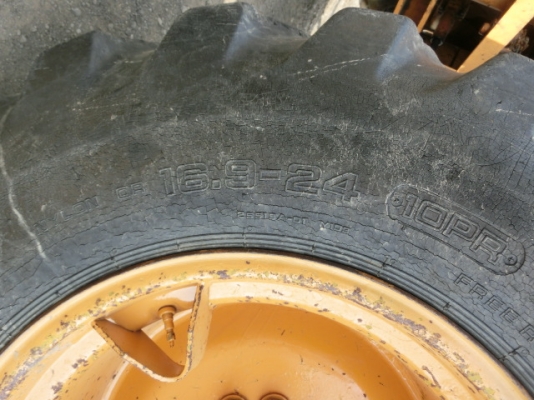 ขาย รถตัก KOMATSU 510 กรองเดี่ยว ซีเรียลสูง 16,914 นำเข้าจากญี่ปุ่น 090-986-2521 อ๊อบ ขาย รถตัก KOMATSU 510 กรองเดี่ยว ซีเรียลสูง 16,914 นำเข้าจากญี่ปุ่น 090-986-2521 อ๊อบ