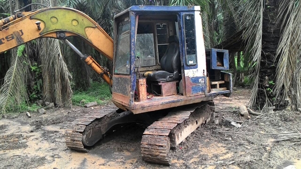 ขายรถแบคโฮ KOMATSU PC60-5 หัวคีปไม้ของญี่ปุ่น คีปใส่รถ 10 ล้อได้เลย ราคา 280000