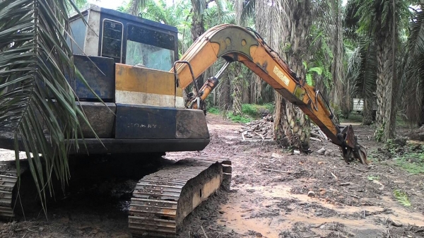 ขายรถแบคโฮ KOMATSU PC60-5 หัวคีปไม้ของญี่ปุ่น คีปใส่รถ 10 ล้อได้เลย ราคา 280000