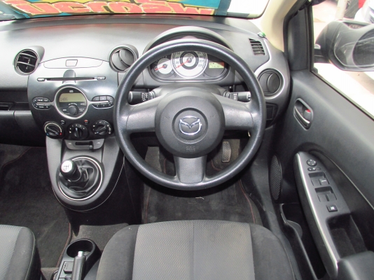 MAZDA2 1.5 MT ปี2011 รถสวย พร้อมโอนเลยจ้า