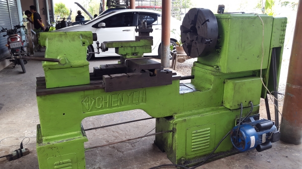 แท่นกลึง รุ่นหนัก 6 ฟุต 3 เพลา เกียร์บล็อก พร้อมใช้งาน สภาพสวย ๆ ลดราคา สุด ๆ 98,000