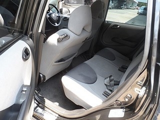 HONDA JAZZ 1.5 AUTO ปี 2004 พร้อมติดแก๊ส LPG จัดไฟแนนซ์ได้ ไม่ต้องมีคนค้ำ T.086-527-9533