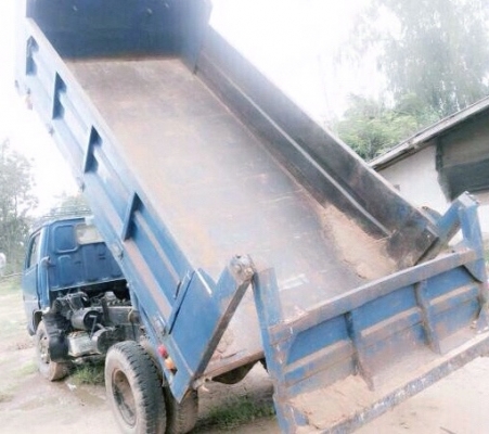 TOYOTA DYNA BU30 - 115 HP 14B หกล้อดั๊มพ์ รถสภาพดีพร้อมใช้งานได้เลยครับ ขายตามสภาพไม่มีเอกสารทะเบียนนะครับ กระบะดั๊มพ์เหล็ก 4 ตันความยาว 3.50 เมตรสภาพดีสุดๆพร้อมบรรทุกหนักได้เลย เครื่องยนต์ 14B วางใหม่เครื่องแรงดีไม่มีเยิ้มครับ ภายในเก๋งคอนโซลครบ พวงมาลัย